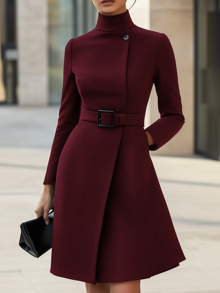 Elara · Robe Élégante à Col Montant avec Ceinture