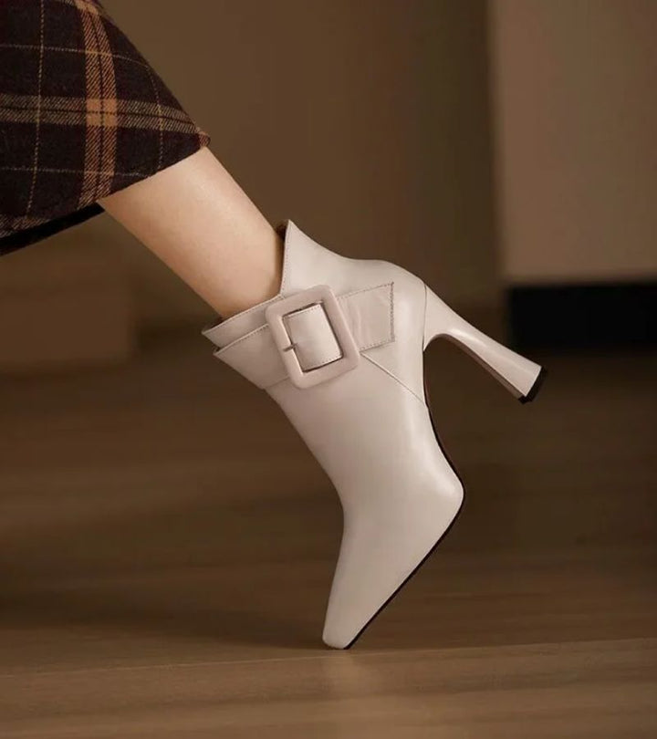 Elara · Bottines Élégantes à Talon avec Boucle Oversize