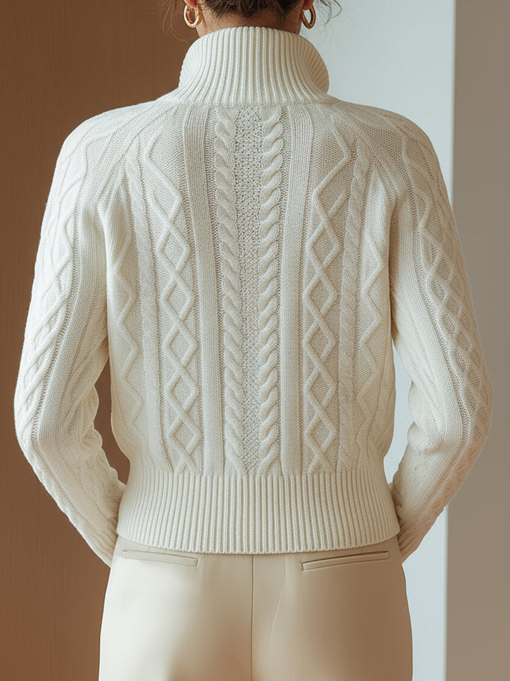 Elara · Pull en maille douce à col montant imprimé