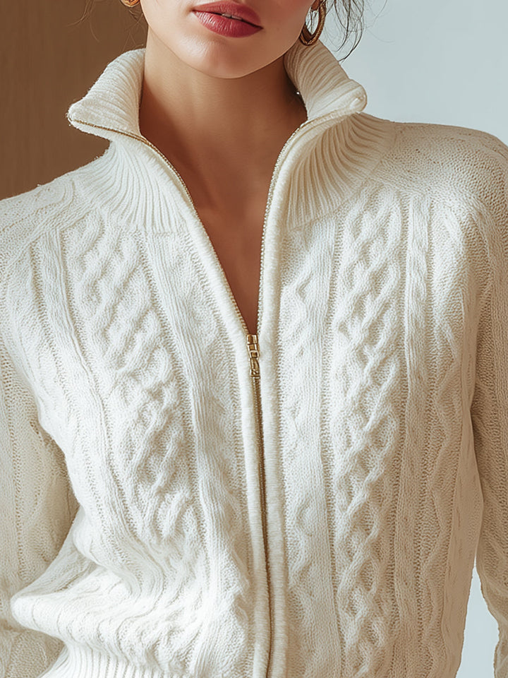Elara · Pull en maille douce à col montant imprimé