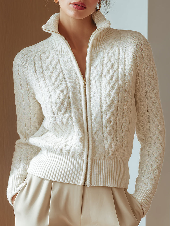 Elara · Pull en maille douce à col montant imprimé