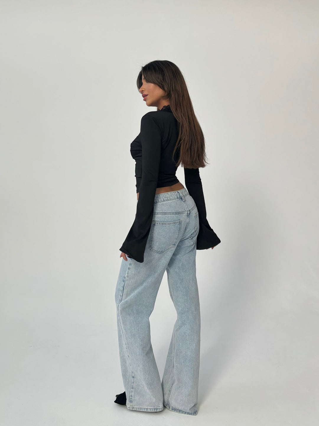 Elara · Chic en Dentelle Nordique