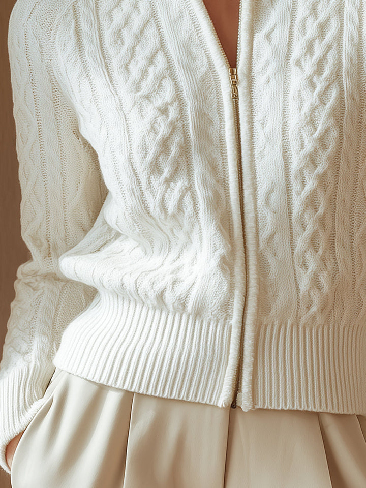Elara · Pull en maille douce à col montant imprimé