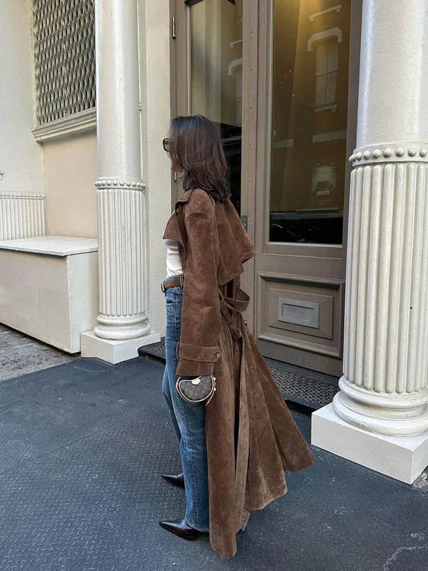 Elara · Trench Chic en Daim Doux