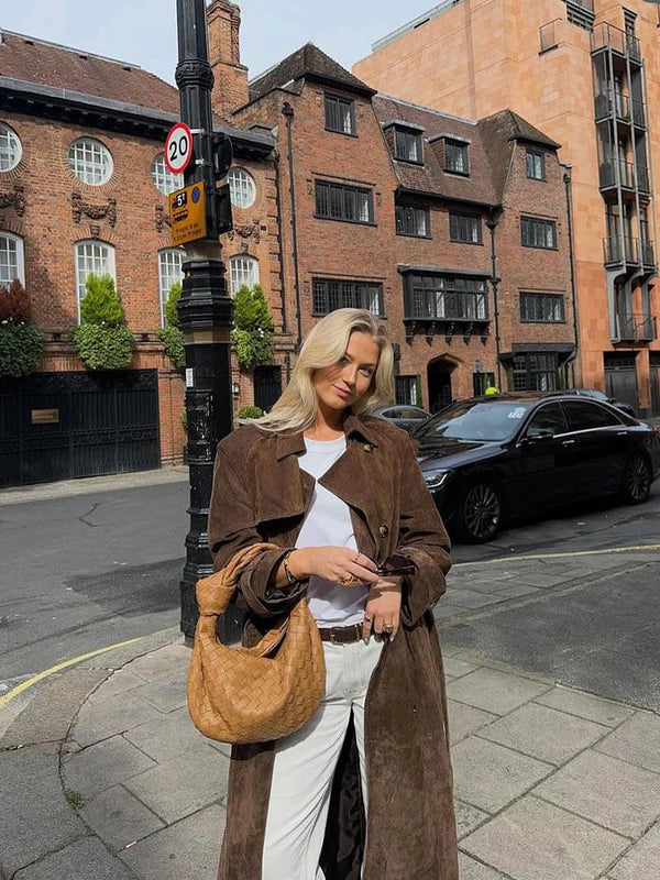 Elara · Trench Chic en Daim Doux