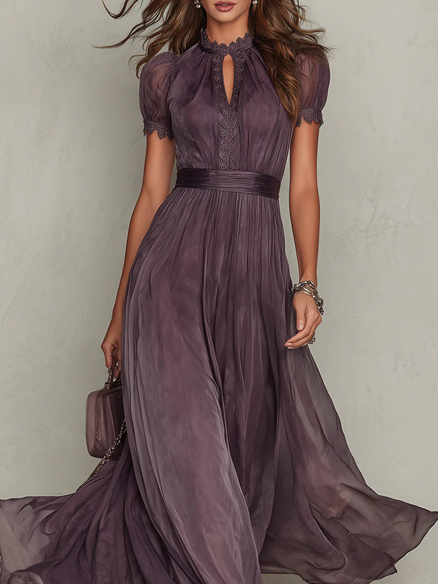 Flavia - Robe longue violette avec décolleté en clé, bord en dentelle de chiffon