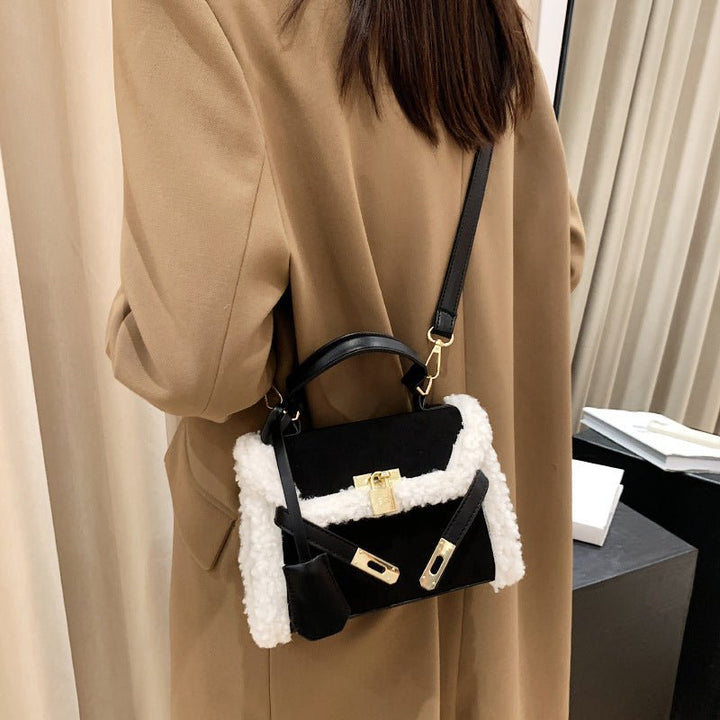 Elara · Comfy Chic Tote