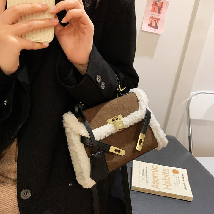 Elara · Comfy Chic Tote