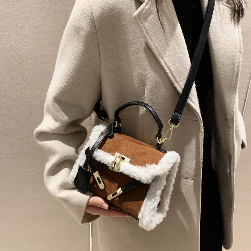 Elara · Comfy Chic Tote