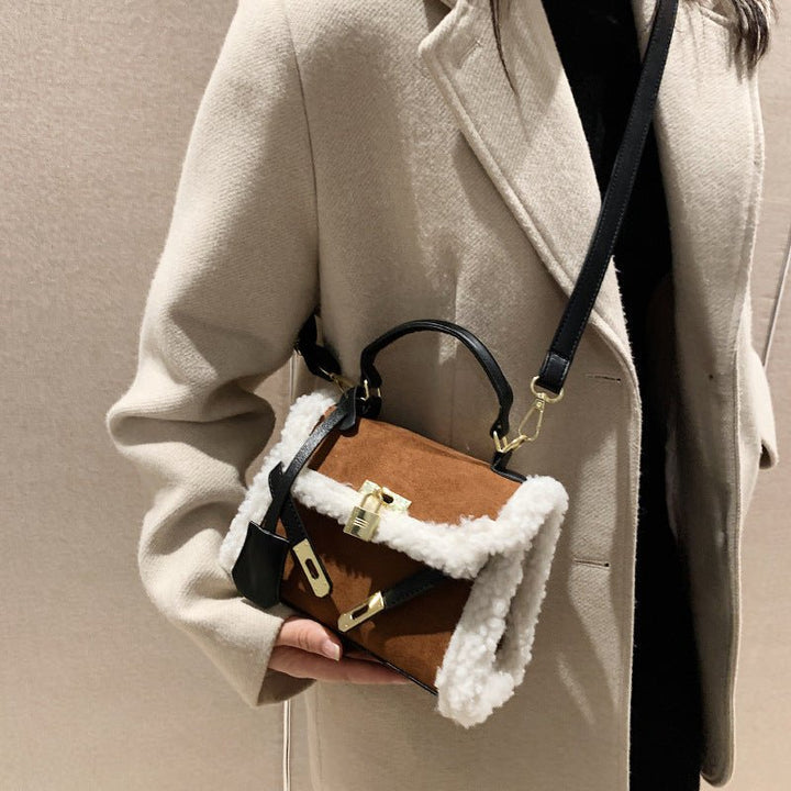 Elara · Comfy Chic Tote