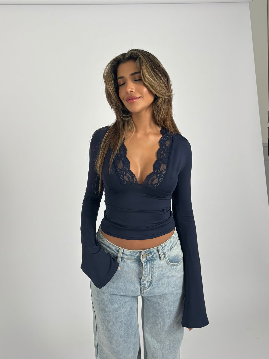 Elara · Chic en Dentelle Nordique