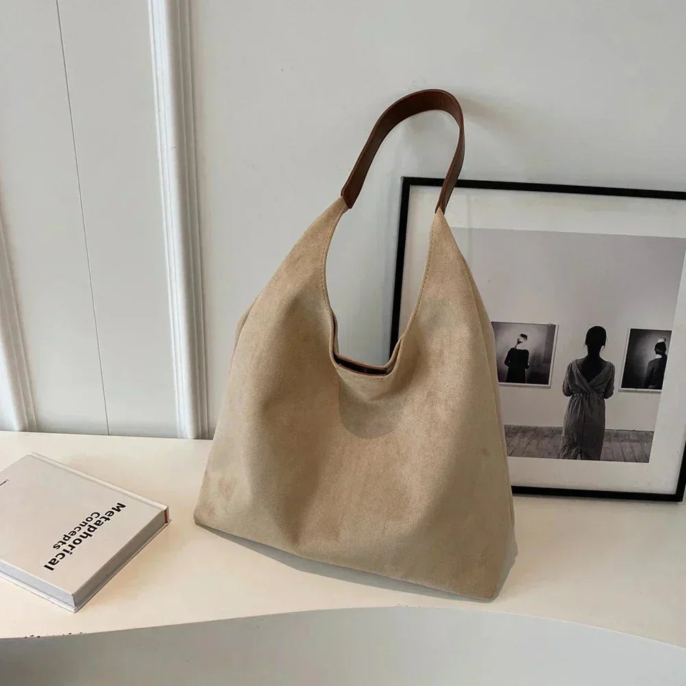 Elara · Sac Dana