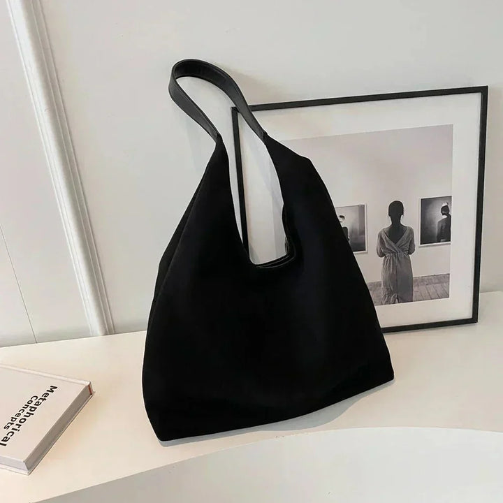 Elara · Sac Dana
