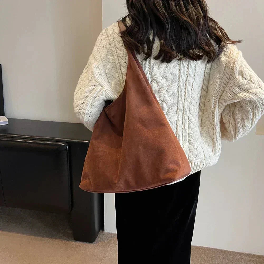 Elara · Sac Dana