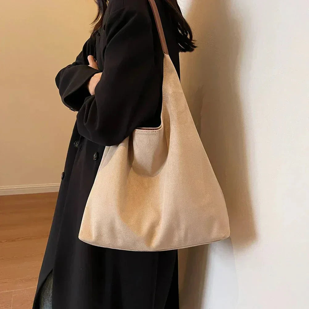 Elara · Sac Dana