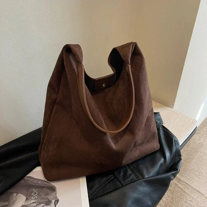 Elara · Sac Dana