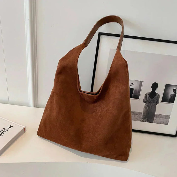 Elara · Sac Dana