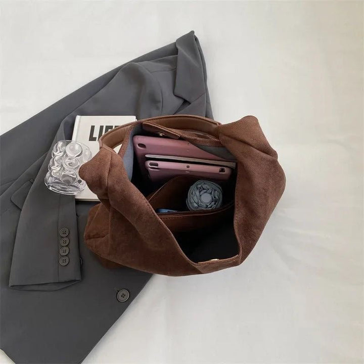 Elara · Sac Dana