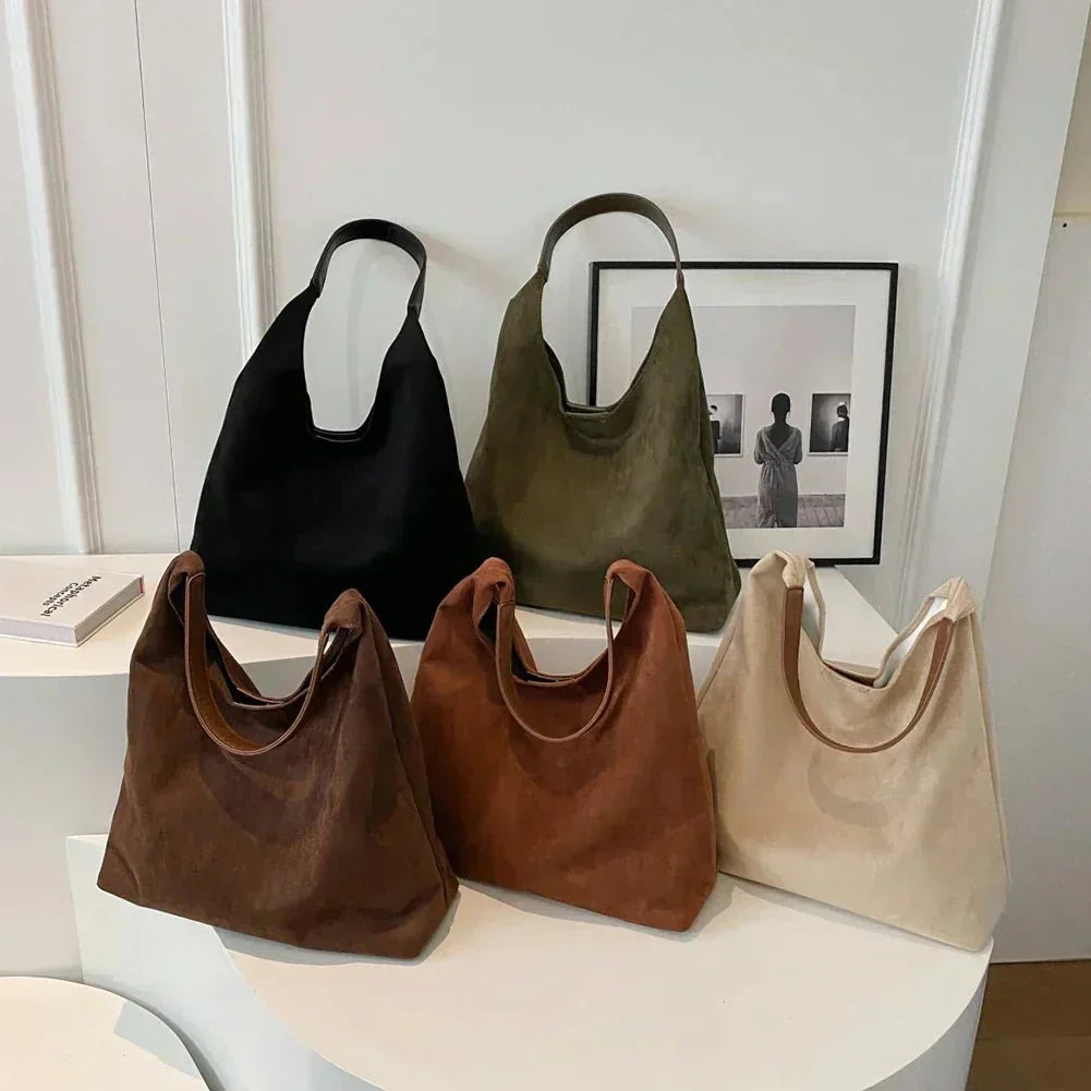 Elara · Sac Dana
