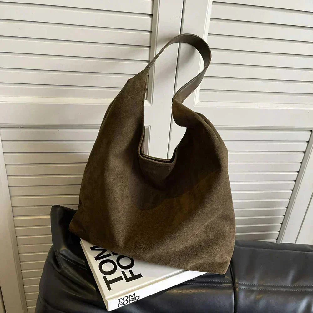 Elara · Sac Dana