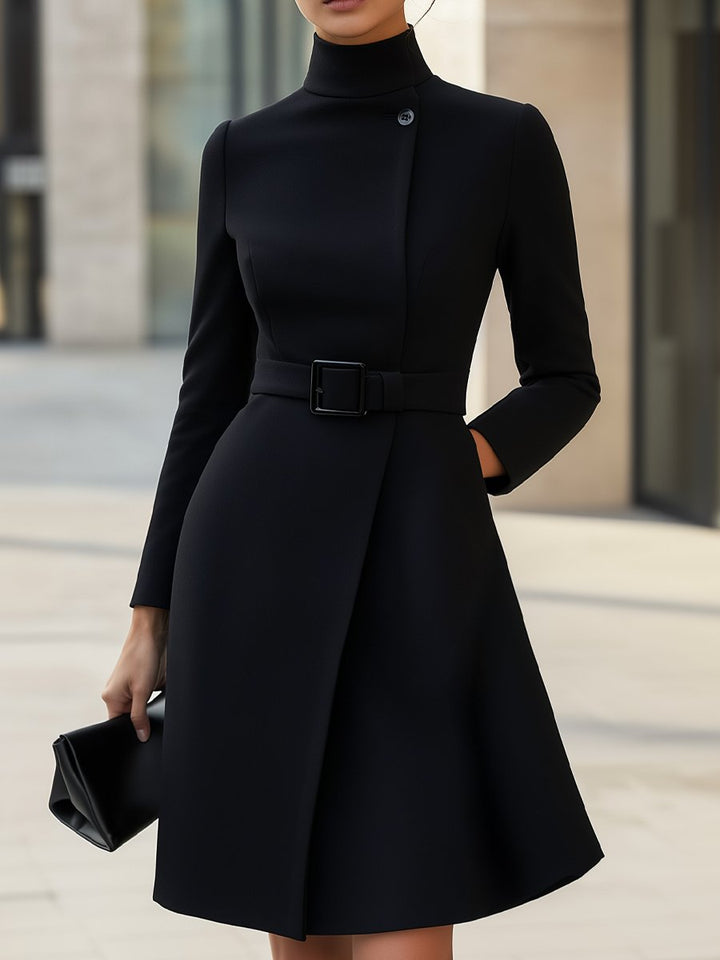 Elara · Robe Élégante à Col Montant avec Ceinture