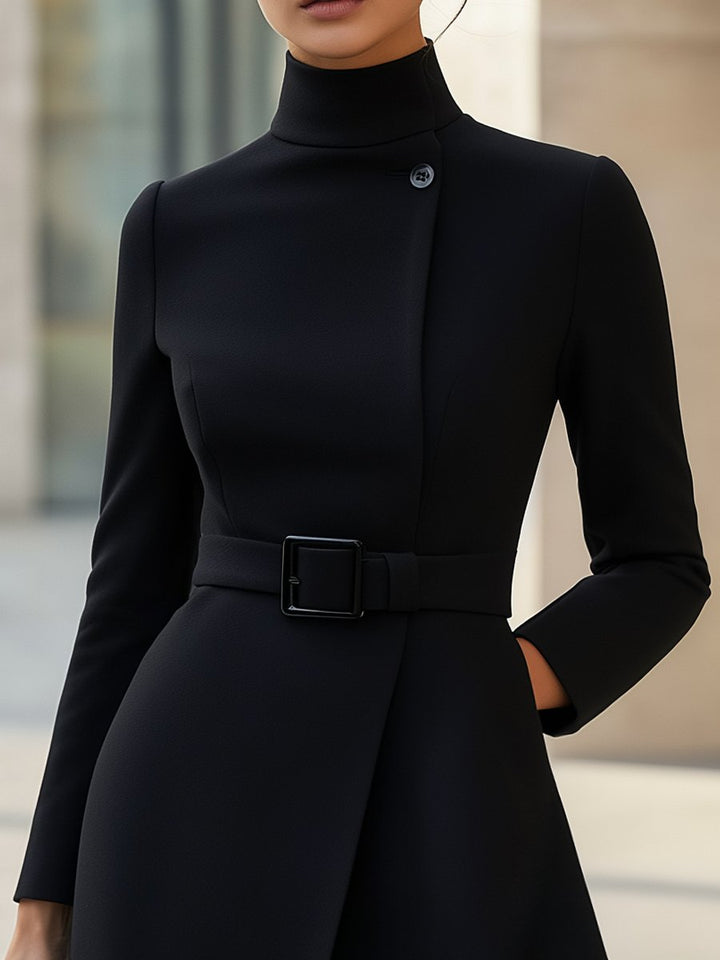 Elara · Robe Élégante à Col Montant avec Ceinture