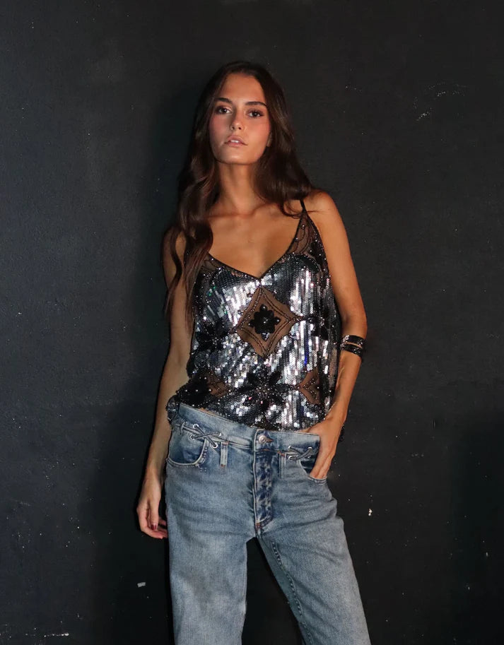 Elara · Top Embelli